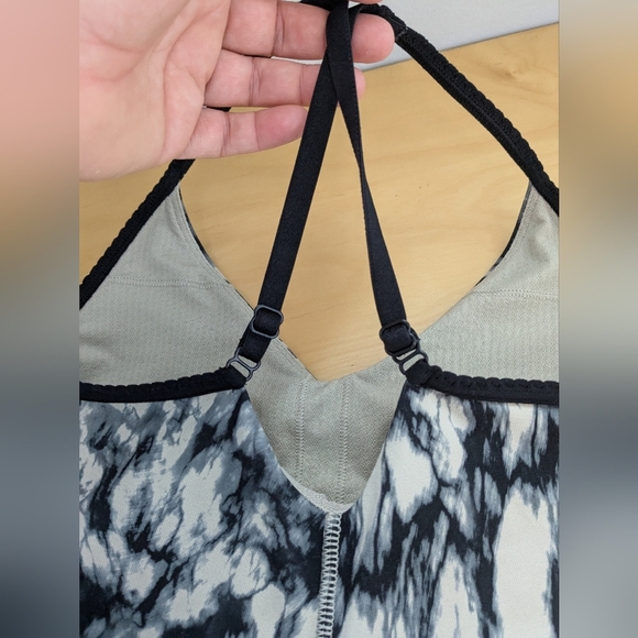 2/35$ Lululemon Open Your Heart Tank Size 4 Tan And Black Color W1967S - Picture 11 of 14
